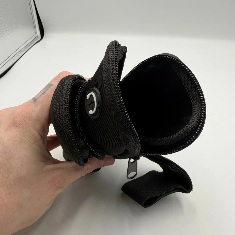 Black Universal Sports Armband Phone Holder Pouch with Headphone Port & Strap